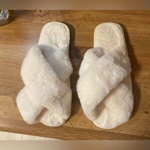 Cozy Cream Faux Fur Slippers